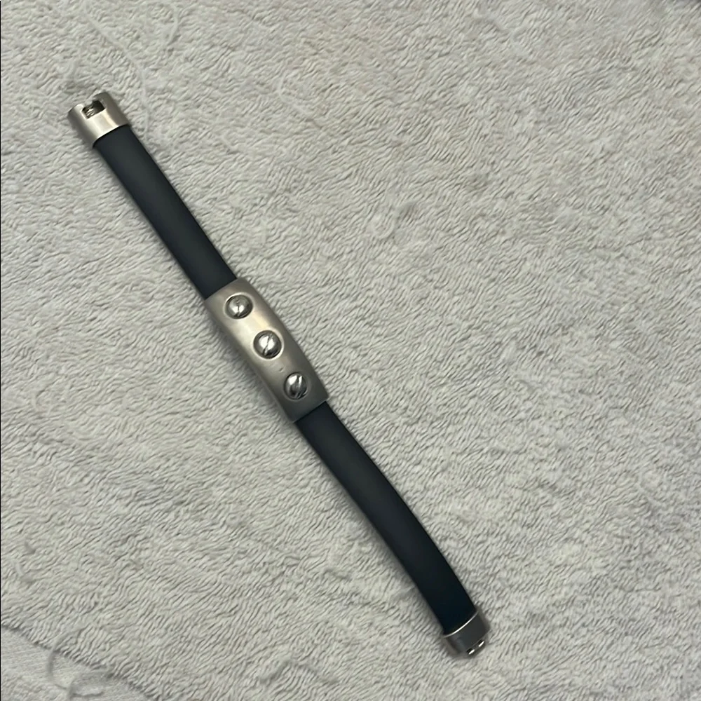 ⭐️🌴 Black Rubber and Silver Bracelet